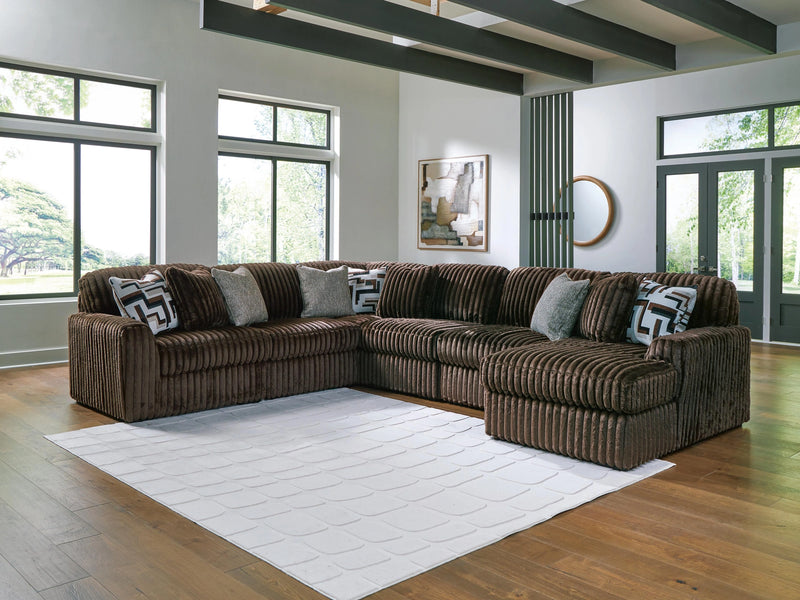 Monroe Sectional with Chaise